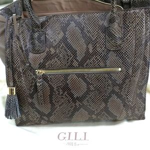 NEW* G.I.L.I tote bag trapeze hunter green pebble leather and embos. Snake